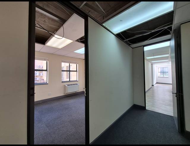 175M² OFFICE TO LET IN DUNKELD WEST